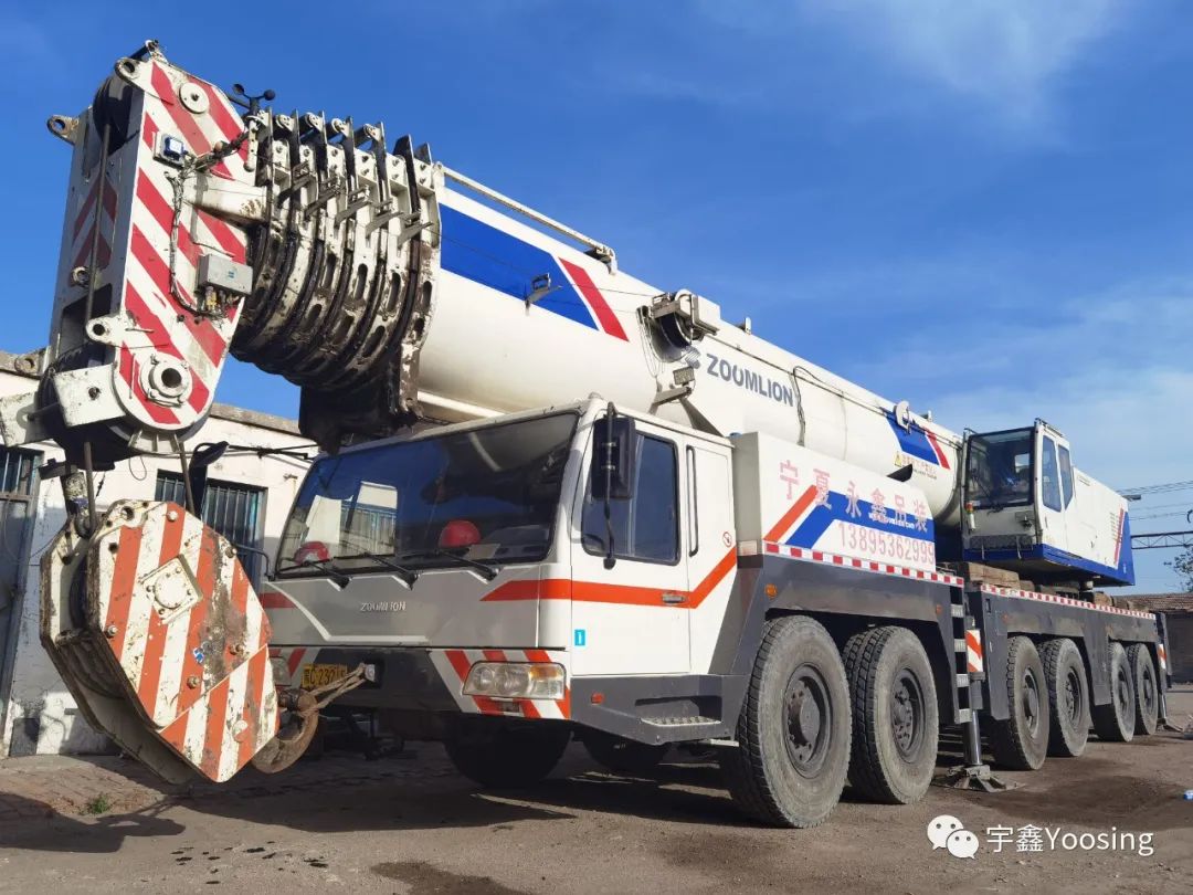 中聯(lián)重科 QAY260V733汽車(chē)起重機(jī)